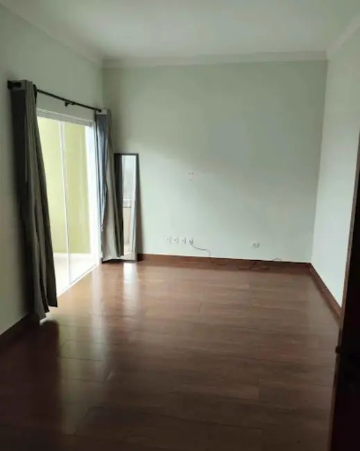 Foto 2 de Sobrado com 3 quartos para alugar, 150m2 em Heimtal, Londrina - PR