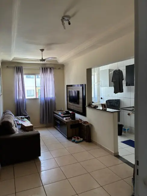 Foto 2 de Apartamento com 2 quartos para alugar, 48m2 em São Vicente, Londrina - PR