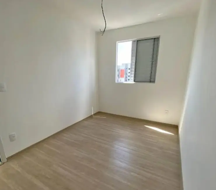 Foto 6 de Apartamento com 2 quartos para alugar, 48m2 em Jardim Maria Celina, Londrina - PR