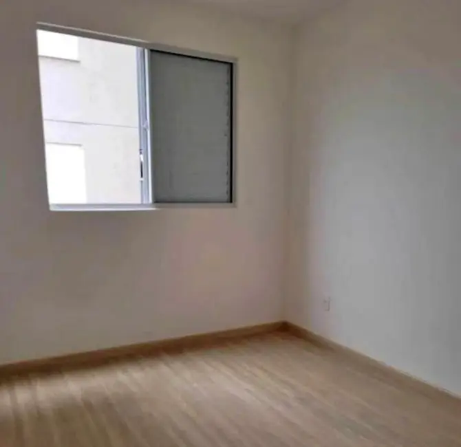 Foto 4 de Apartamento com 2 quartos para alugar, 48m2 em Jardim Maria Celina, Londrina - PR