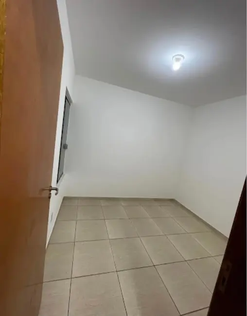 Casa com 3 quartos à venda, 70m2 em Conjunto Professora Hilda Mandarino, Londrina - PR - imagem 7 Foto 7 de Casa com 3 quartos à venda, 70m2 em Conjunto Professora Hilda Mandarino, Londrina - PR