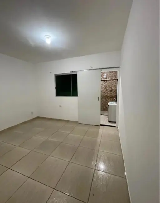 Casa com 3 quartos à venda, 70m2 em Conjunto Professora Hilda Mandarino, Londrina - PR - imagem 6 Foto 6 de Casa com 3 quartos à venda, 70m2 em Conjunto Professora Hilda Mandarino, Londrina - PR