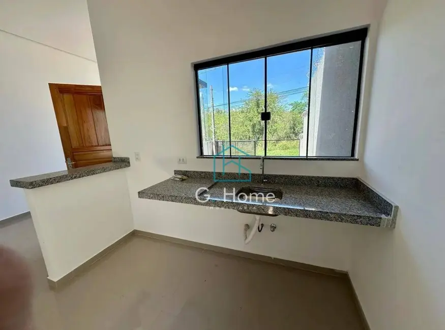 Foto 4 de Casa com 2 quartos para alugar, 137m2 em Jardim Maria Celina, Londrina - PR