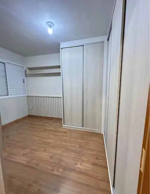 Apartamento com 3 quartos à venda, 65m2 em Conjunto Vivi Xavier, Londrina - PR - imagem 7 Foto 7 de Apartamento com 3 quartos à venda, 65m2 em Conjunto Vivi Xavier, Londrina - PR