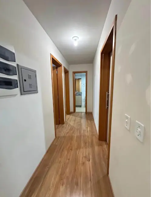 Apartamento com 3 quartos à venda, 65m2 em Conjunto Vivi Xavier, Londrina - PR - imagem 6 Foto 6 de Apartamento com 3 quartos à venda, 65m2 em Conjunto Vivi Xavier, Londrina - PR