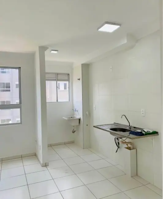 Foto 2 de Apartamento com 2 quartos para alugar, 47m2 em Jardim Maria Celina, Londrina - PR