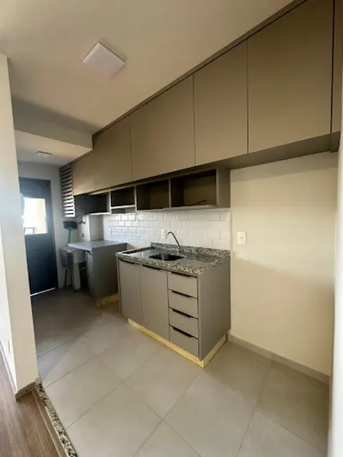 Foto 4 de Apartamento com 2 quartos para alugar, 51m2 em Gleba Fazenda Palhano, Londrina - PR