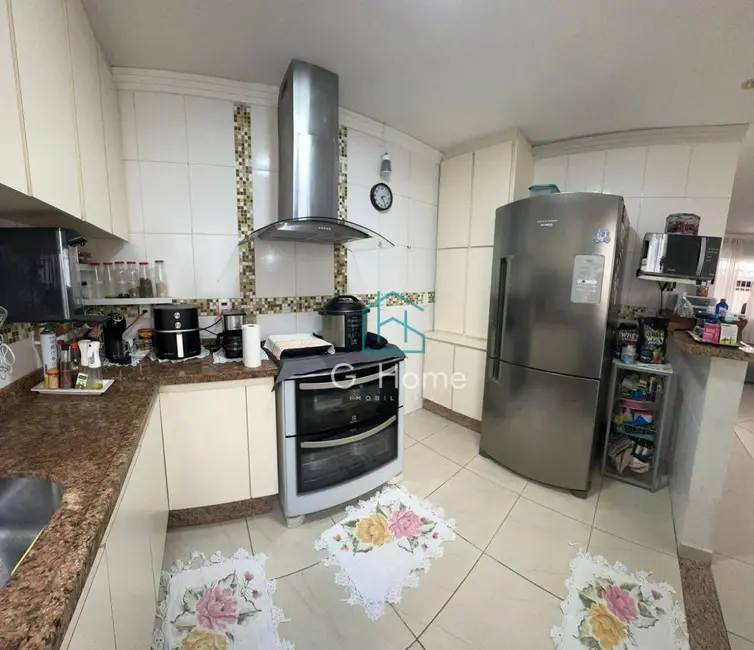 Foto 6 de Casa com 4 quartos à venda, 260m2 em Londrina - PR