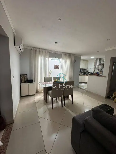 Foto 4 de Casa com 4 quartos à venda, 260m2 em Londrina - PR