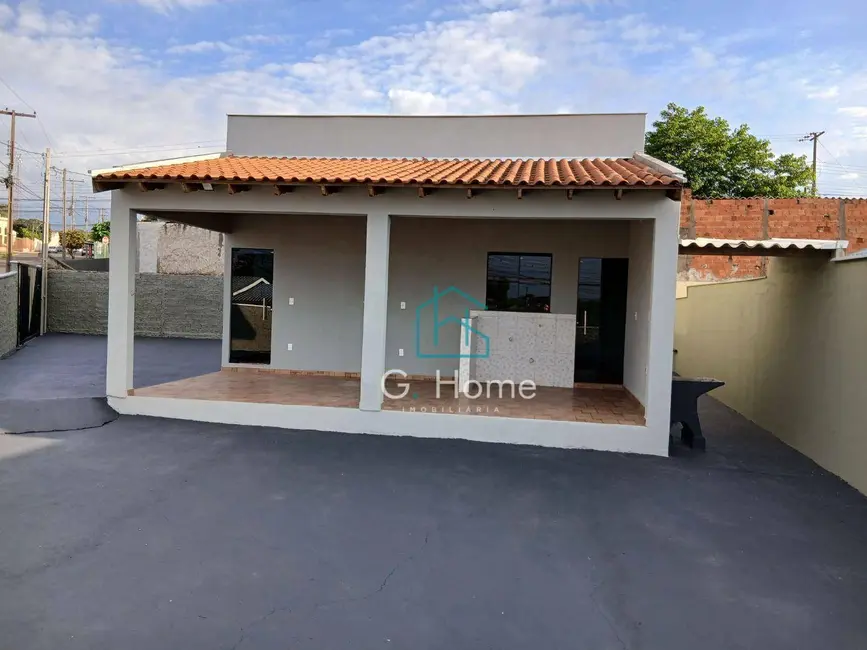 Foto 2 de Casa com 2 quartos à venda, 275m2 em Parigot de Souza 2, Londrina - PR
