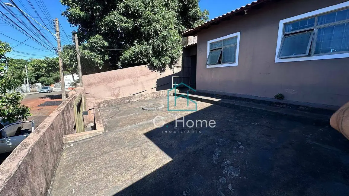 Casa com 3 quartos à venda, 234m2 em Carlota, Londrina - PR - imagem 2 Foto 2 de Casa com 3 quartos à venda, 234m2 em Carlota, Londrina - PR