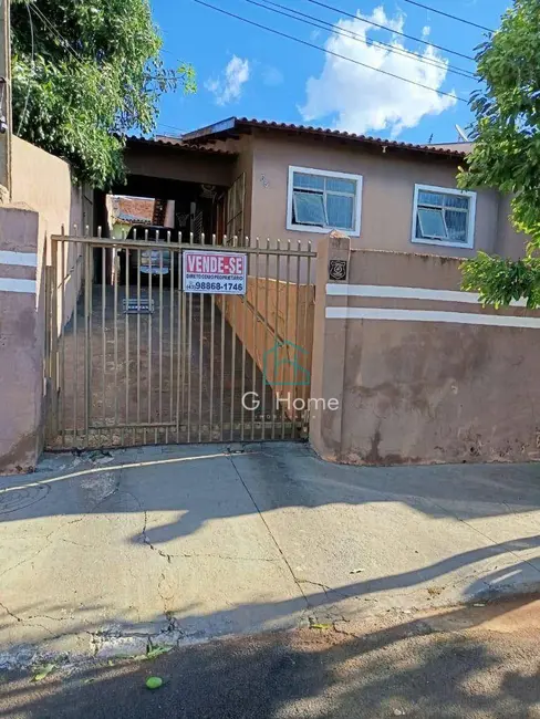 Casa com 3 quartos à venda, 234m2 em Carlota, Londrina - PR - imagem 1 Foto 1 de Casa com 3 quartos à venda, 234m2 em Carlota, Londrina - PR