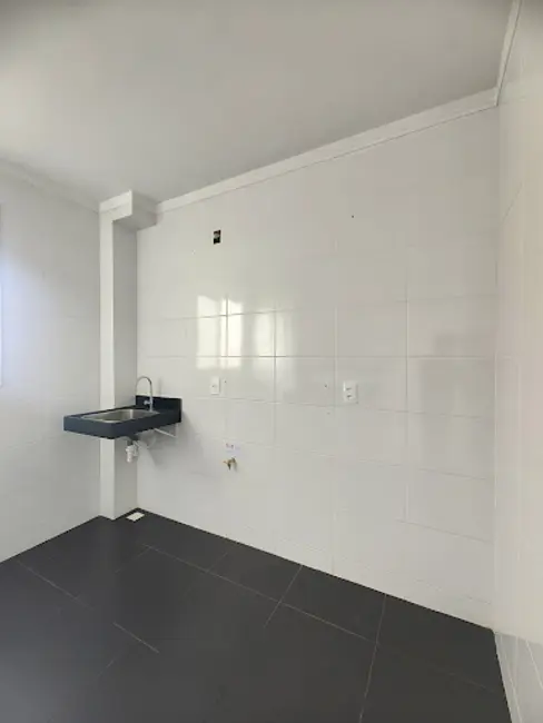 Foto 4 de Apartamento com 2 quartos à venda, 41m2 em Londrina - PR