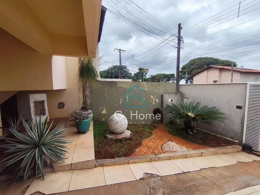 Sobrado com 3 quartos à venda, 169m2 em Londrina - PR - imagem 3 Foto 3 de Sobrado com 3 quartos à venda, 169m2 em Londrina - PR