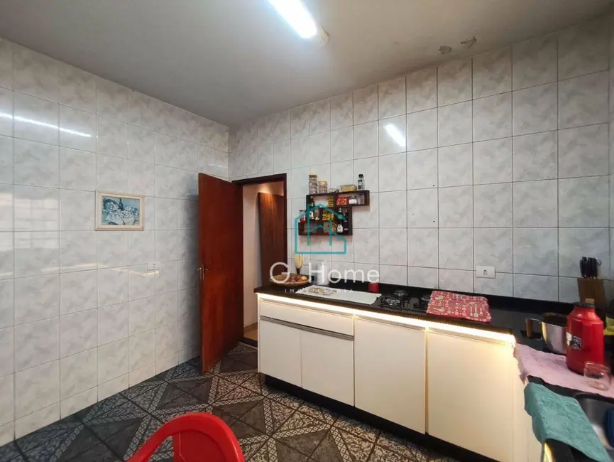Sobrado com 3 quartos à venda, 169m2 em Londrina - PR - imagem 9 Foto 9 de Sobrado com 3 quartos à venda, 169m2 em Londrina - PR