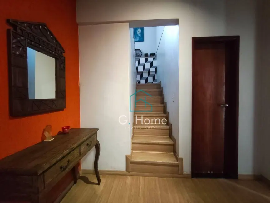 Sobrado com 3 quartos à venda, 169m2 em Londrina - PR - imagem 7 Foto 7 de Sobrado com 3 quartos à venda, 169m2 em Londrina - PR