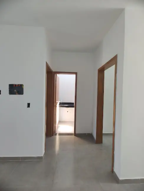 Foto 3 de Casa com 2 quartos à venda, 60m2 em Jardim Padovani, Londrina - PR