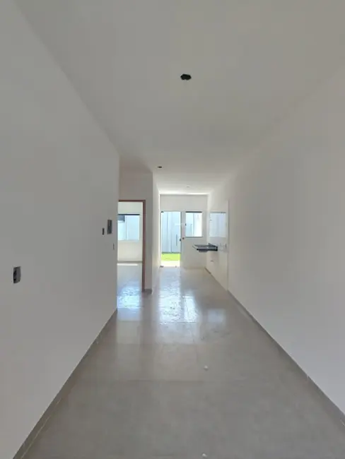 Foto 2 de Casa com 2 quartos à venda, 60m2 em Jardim Padovani, Londrina - PR