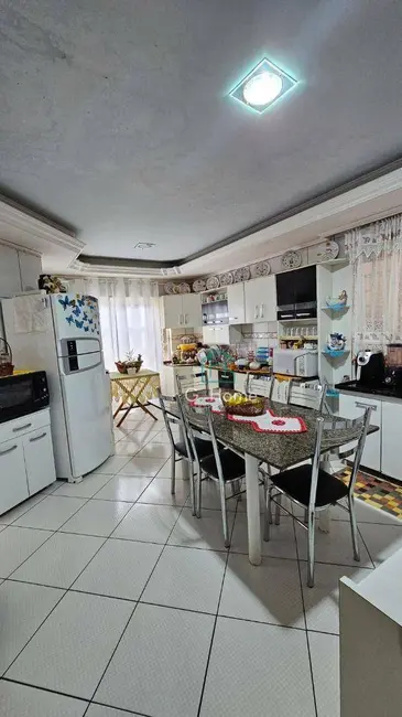 Sobrado com 5 quartos à venda, 250m2 em São Pedro, Londrina - PR - imagem 6 Foto 6 de Sobrado com 5 quartos à venda, 250m2 em São Pedro, Londrina - PR