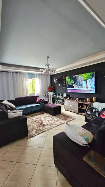 Sobrado com 5 quartos à venda, 250m2 em São Pedro, Londrina - PR - imagem 3 Foto 3 de Sobrado com 5 quartos à venda, 250m2 em São Pedro, Londrina - PR