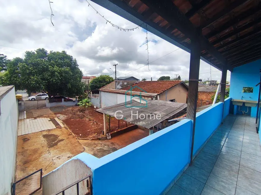 Foto 2 de Casa com 2 quartos para alugar, 250m2 em Franciscato, Londrina - PR