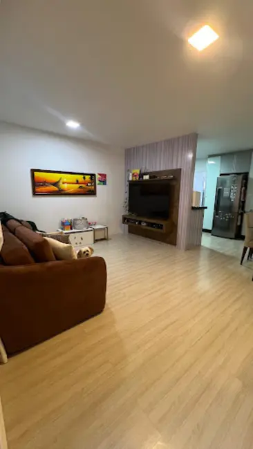 Casa com 3 quartos à venda, 150m2 em Colúmbia, Londrina - PR - imagem 6 Foto 6 de Casa com 3 quartos à venda, 150m2 em Colúmbia, Londrina - PR
