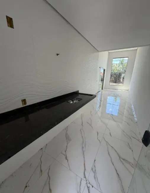 Casa com 3 quartos à venda, 150m2 em Leonor, Londrina - PR - imagem 4 Foto 4 de Casa com 3 quartos à venda, 150m2 em Leonor, Londrina - PR