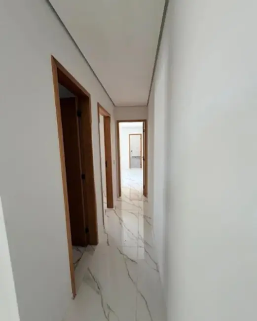 Casa com 3 quartos à venda, 150m2 em Leonor, Londrina - PR - imagem 5 Foto 5 de Casa com 3 quartos à venda, 150m2 em Leonor, Londrina - PR