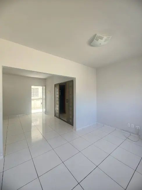 Foto 4 de Casa com 3 quartos à venda, 280m2 em Residencial Professora Marieta, Londrina - PR