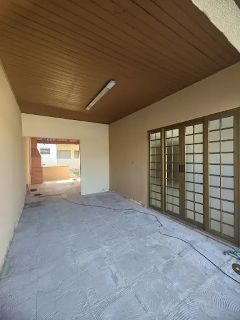 Foto 3 de Casa com 3 quartos à venda, 280m2 em Residencial Professora Marieta, Londrina - PR