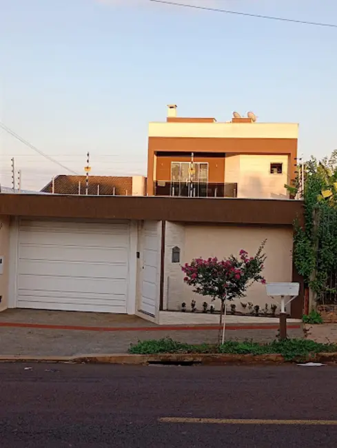 Foto 1 de Casa com 3 quartos à venda, 225m2 em Colúmbia, Londrina - PR