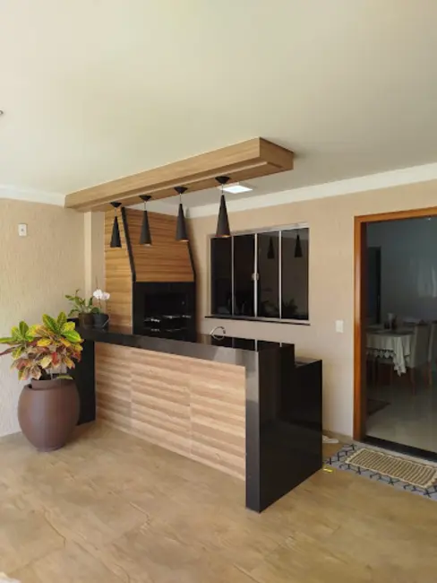 Foto 4 de Casa com 3 quartos à venda, 225m2 em Colúmbia, Londrina - PR