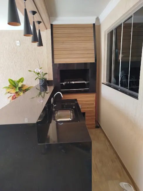 Foto 5 de Casa com 3 quartos à venda, 225m2 em Colúmbia, Londrina - PR