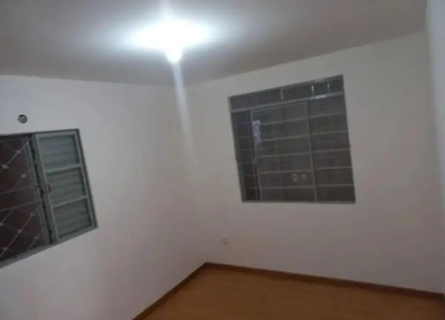 Foto 7 de Casa com 3 quartos para alugar, 170m2 em Messiânico, Londrina - PR