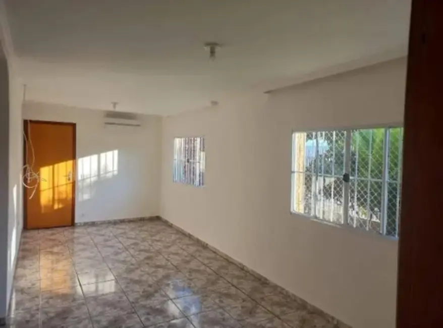 Foto 4 de Casa com 3 quartos para alugar, 170m2 em Messiânico, Londrina - PR