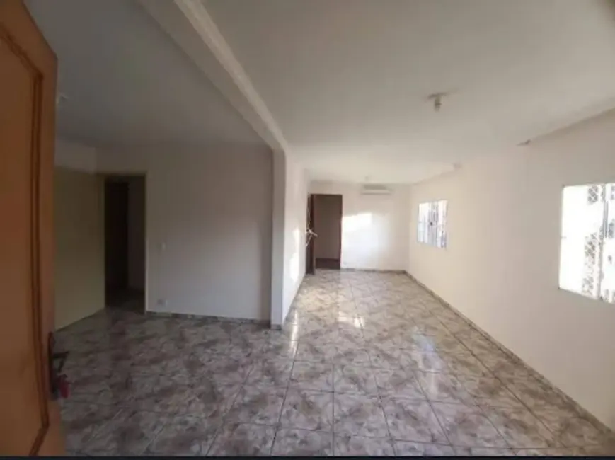 Foto 2 de Casa com 3 quartos para alugar, 170m2 em Messiânico, Londrina - PR