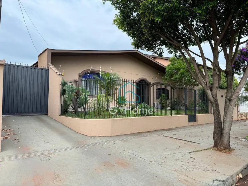 Casa com 3 quartos para alugar, 542m2 em Jardim Shangri-la A, Londrina - PR - imagem 1 Foto 1 de Casa com 3 quartos para alugar, 542m2 em Jardim Shangri-la A, Londrina - PR