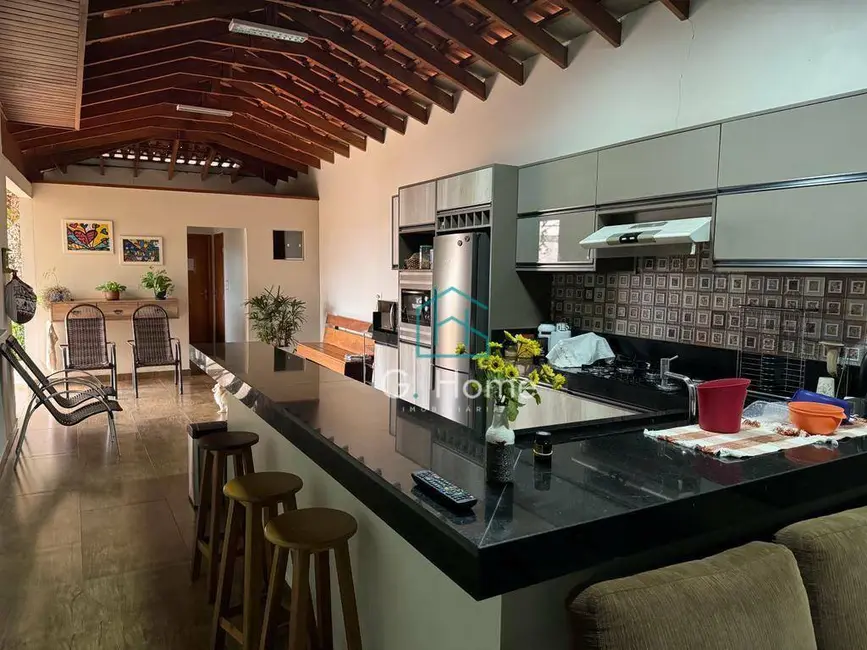 Casa com 3 quartos para alugar, 542m2 em Jardim Shangri-la A, Londrina - PR - imagem 8 Foto 8 de Casa com 3 quartos para alugar, 542m2 em Jardim Shangri-la A, Londrina - PR