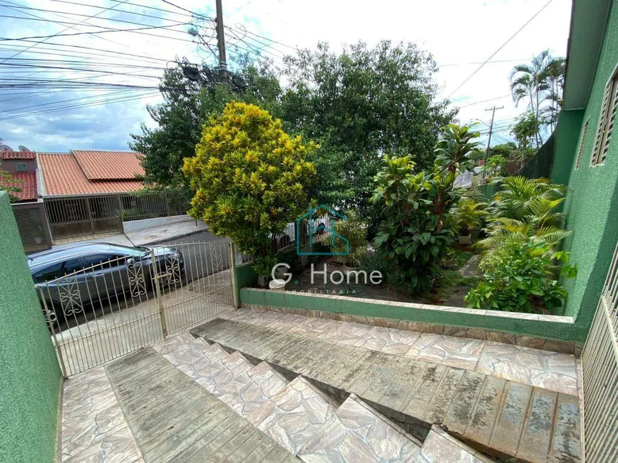 Foto 4 de Casa com 3 quartos à venda, 250m2 em Conjunto Semiramis Barros Braga, Londrina - PR