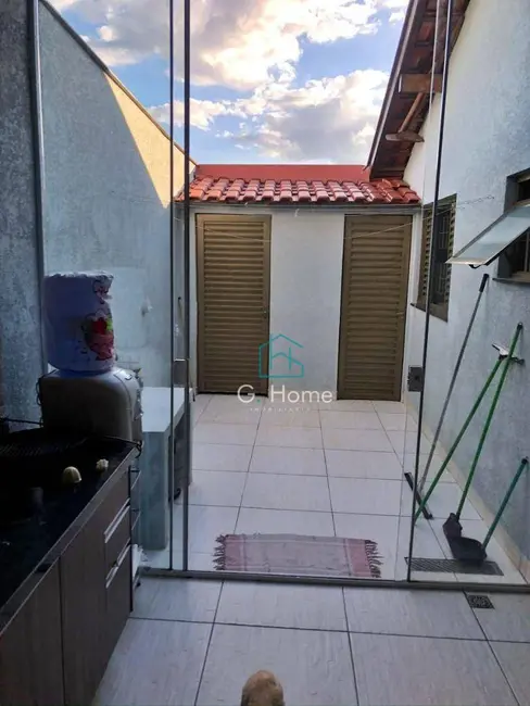 Foto 1 de Casa com 3 quartos à venda, 200m2 em Conjunto Habitacional Alexandre Urbanas, Londrina - PR