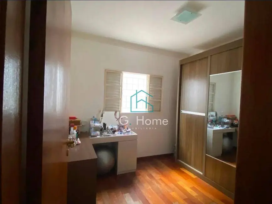 Foto 9 de Casa com 4 quartos à venda, 250m2 em Novo Aeroporto, Londrina - PR