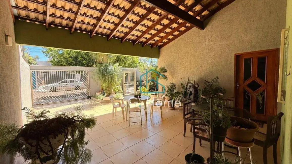 Foto 2 de Casa com 5 quartos à venda, 158m2 em Jardim Tarumã, Londrina - PR