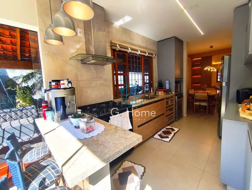 Foto 8 de Casa com 3 quartos à venda, 359m2 em Coliseu, Londrina - PR