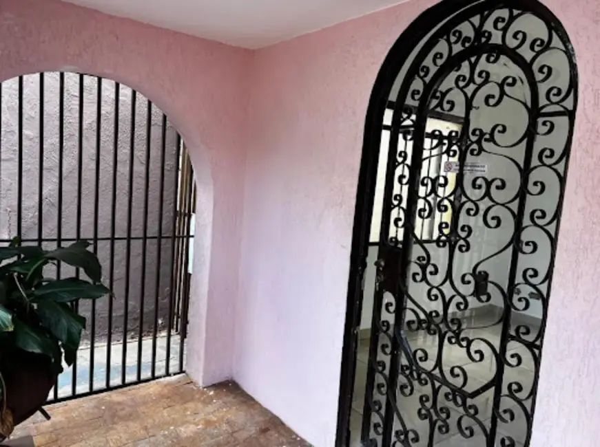 Foto 3 de Casa com 6 quartos para alugar, 220m2 em Vila Ipiranga, Londrina - PR