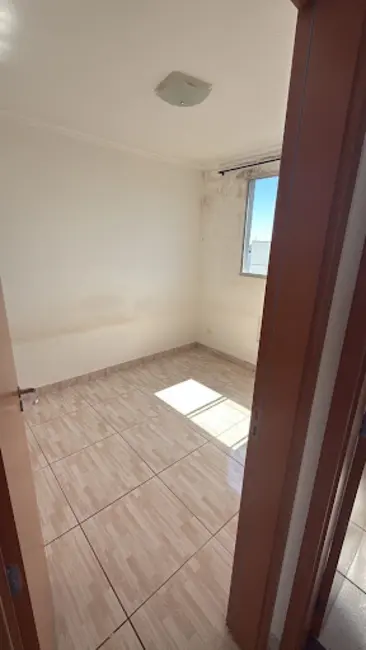 Foto 4 de Apartamento com 2 quartos à venda, 50m2 em Jardim Maria Luiza, Londrina - PR