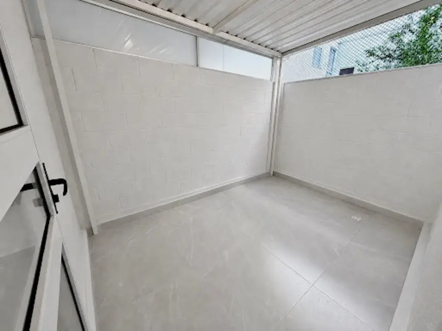 Foto 5 de Apartamento com 2 quartos à venda, 45m2 em Londrina - PR
