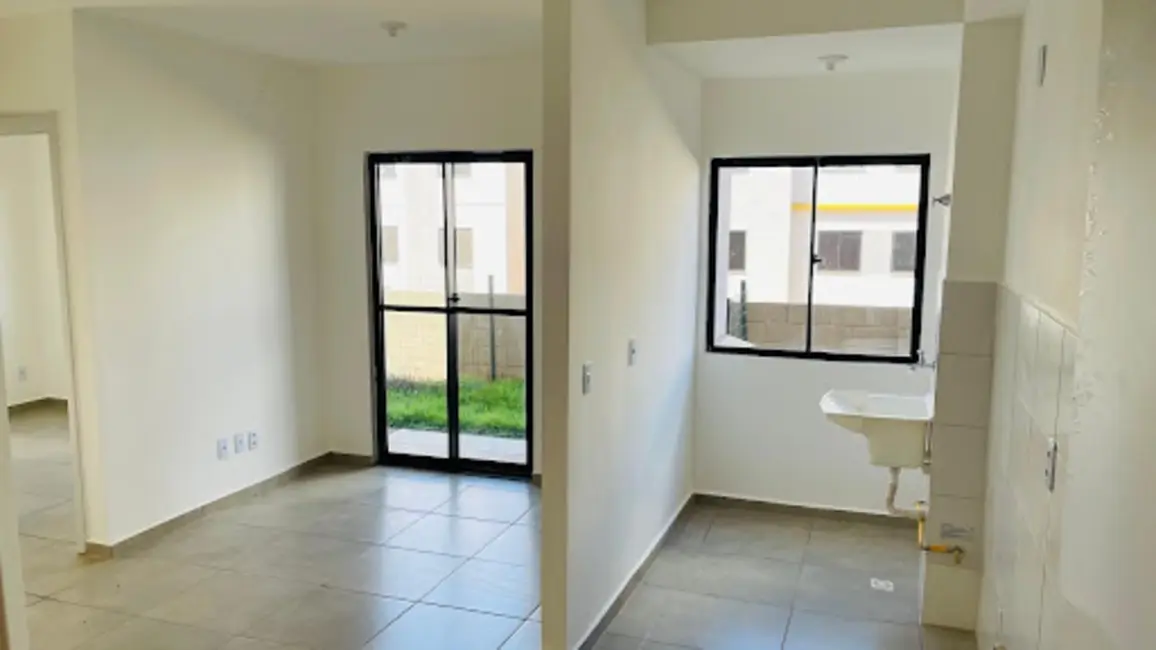 Foto 3 de Apartamento com 2 quartos para alugar, 47m2 em Conjunto Habitacional Jamile Dequech, Londrina - PR