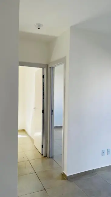 Foto 5 de Apartamento com 2 quartos para alugar, 47m2 em Conjunto Habitacional Jamile Dequech, Londrina - PR