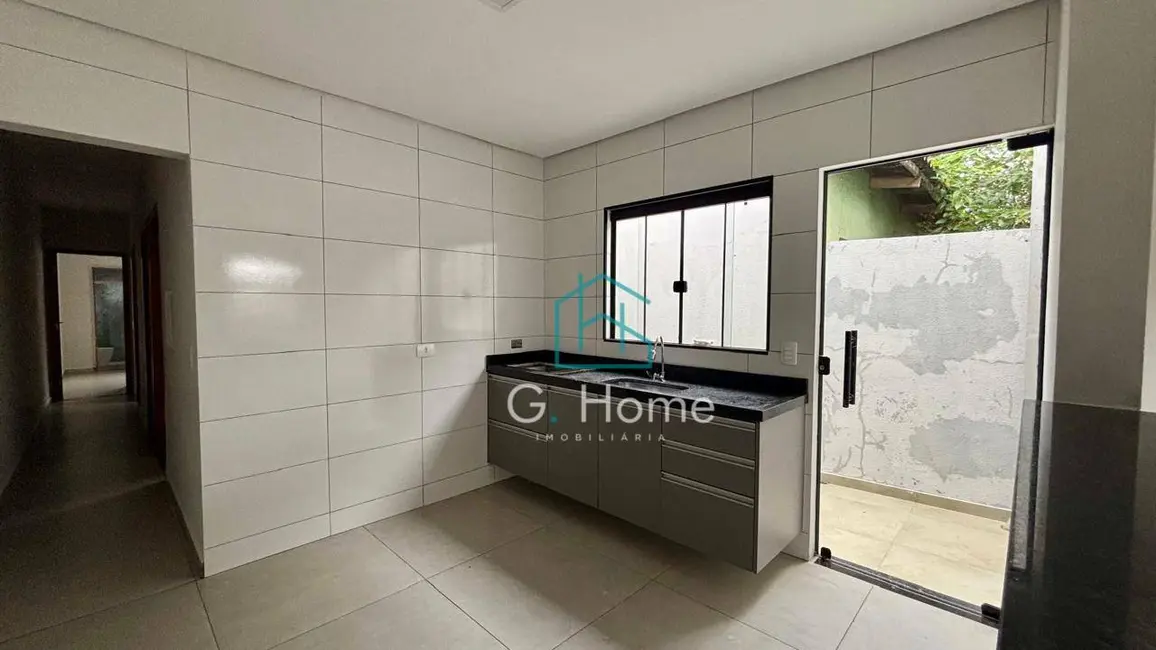 Casa com 3 quartos à venda, 150m2 em Bandeirantes, Londrina - PR - imagem 5 Foto 5 de Casa com 3 quartos à venda, 150m2 em Bandeirantes, Londrina - PR