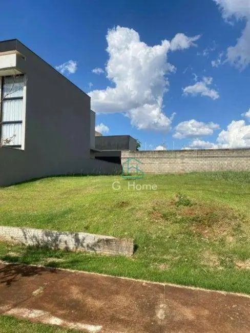 Foto 2 de Terreno / Lote à venda, 257m2 em Londrina - PR